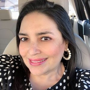 Meet your Posher, Dahlia